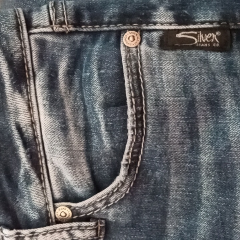 Silver Jeans Suki Capri jeans with cuffs. W28 (00) L22.5 - Picture 4 of 7